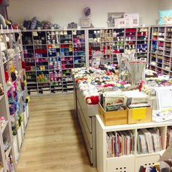 L'Atelier - Le coin laines de l'Atelier : laine Drops, Laine Fonty, Adriafil, Petit Faune