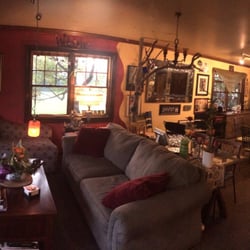 Meadowlark Inn - Lobby where breakfast is served