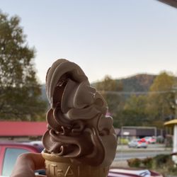 Mountain View Pizza & Ice Cream - Soft serve swirl