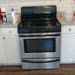 Metro Electric Contracting - BEAUTIFUL fit and once the gas is connected, we're COOKIN'!