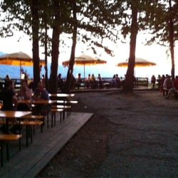 Hochhinauf - Biergarten mit super Blick auf den See