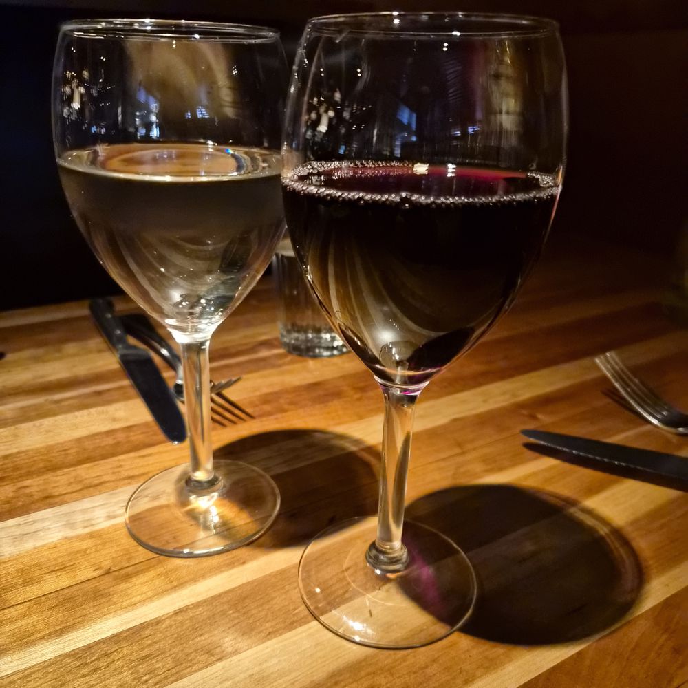 Houston's Restaurant - Miraval Rose and En Route - New American Near Me - Irvine, California
