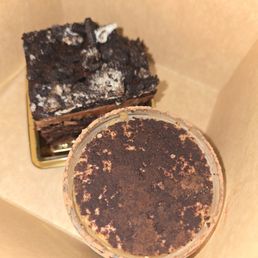 Bought 3 pieces of cakes, only get 2. Bought 3 pieces of cakes, only get 2.