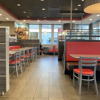 Carl's Jr - The restaurant - Burgers Near Me - El Paso, Texas