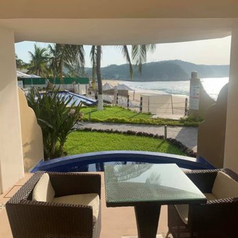 Hotel Quinta Bella - Phenomenal & Memorable view from our room! - Hotels Near Me - Crucecita, OAX
