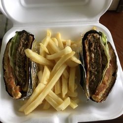 El Gozo Loco - Hamburguesa con papas/ Burger and Fries