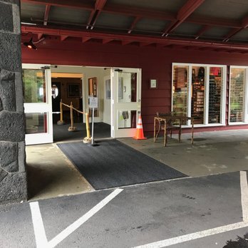 Volcano House - entrance - Hotels Near Me - Hawaii Natl Park, Hawaii