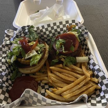 Jamesons Irish Bar - Cheeseburger meal - Irish Pub Near Me - West Saint Paul, Minnesota Jamesons Irish Bar - Cheeseburger meal - Irish Pub Near Me - West Saint Paul, Minnesota