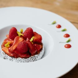 Saveur Provence - Almond moelleux with strawberries - one of my favorite deserts!!