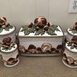 Coastal Hospice Thrift Shop - Mushroom set $8