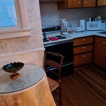 America's Cup Inn - Kitchen in room - Hotels Near Me - Newport, Rhode Island