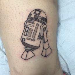 Cute R2 by Merrie ( @robotwaifu.ink on IG)