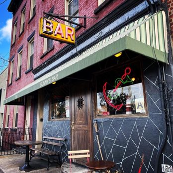 Sunny's Bar - the front of the building - Bars Near Me - Brooklyn, New York