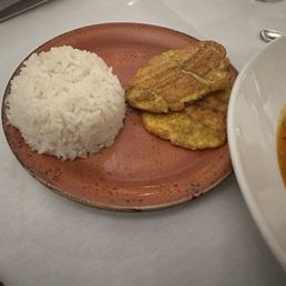 Side dish of white rice and fried tostones.  Both excellent.