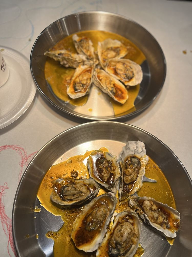 Social spots from Crab Du Jour - Charlotte