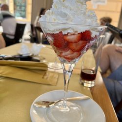 Syrenuse - Strawberries with Cream