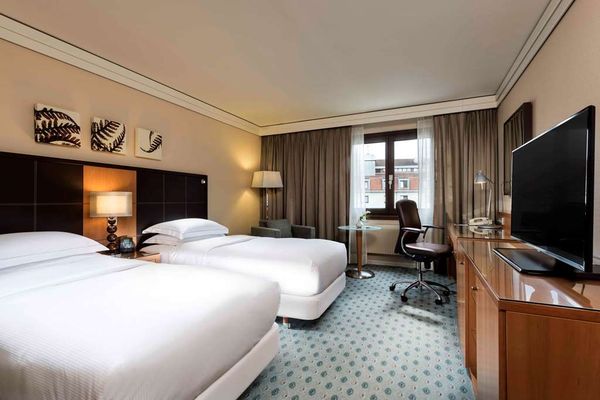 Hilton Dresden by null