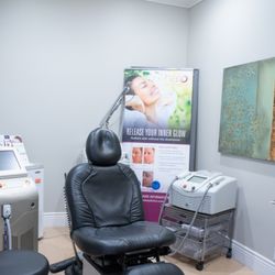 Plastic Surgery Specialists - Treatment Room