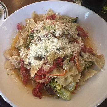 Il Corallo Trattoria - Bowtie veggie pasta with olive oil sauce - Italian Near Me - New York, New York