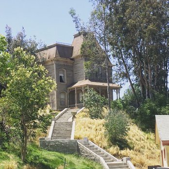 Studio Tour - The legendary house from Hitchcock's Psycho. - Amusement Parks Near Me - Universal City, California Studio Tour - The legendary house from Hitchcock's Psycho. - Amusement Parks Near Me - Universal City, California