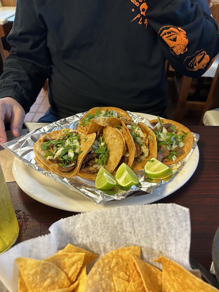 El Azteca Mexican Grill