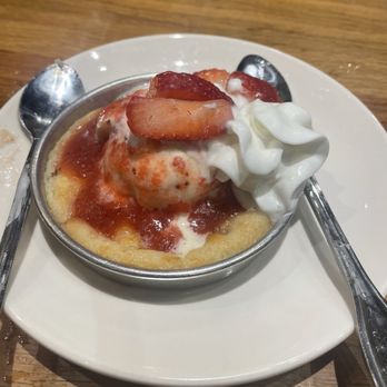 BJ's Restaurant & Brewhouse - Sugar cookie with ice cream and fresh strawberries - Breweries Near Me - Louisville, Kentucky BJ's Restaurant & Brewhouse - Sugar cookie with ice cream and fresh strawberries - Breweries Near Me - Louisville, Kentucky