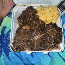 Yaad Vybz Bikkle - Oxtail Meal with rice and peas + Mac and cheese