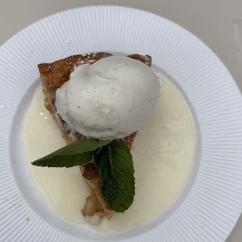 Tavern on the Green - Gluten free apple pie ala mode - New American Near Me - New York, New York Tavern on the Green - Gluten free apple pie ala mode - New American Near Me - New York, New York