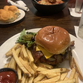 Pondis - bbq bacon burger / Spaghetti bowl - Bars Near Me - Lisbon, Ohio