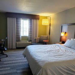Holiday Inn Express & Suites Magnolia-Lake Columbia - My Room at HI Express Magnolia