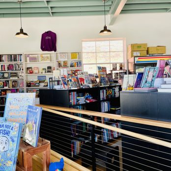 Peach Street Books - Bookstores Near Me - Cape Charles, Virginia