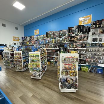 Bricks & Minifigs Pasadena - Toy Stores Near Me - Pasadena, California
