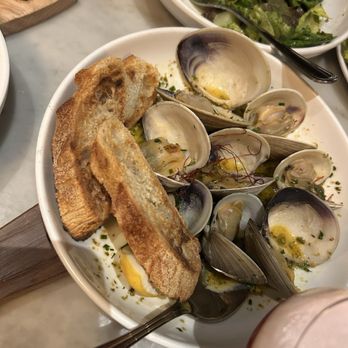 Il Buco al Mare - Little neck clams - Wine Bars Near Me - Amagansett, New York Il Buco al Mare - Little neck clams - Wine Bars Near Me - Amagansett, New York