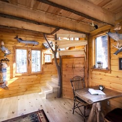Moose Meadow Lodge & Treehouse - Inside Treehouse