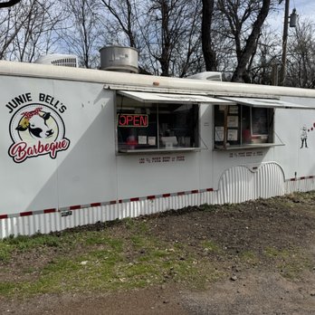 Junie Bell's BBQ Logo