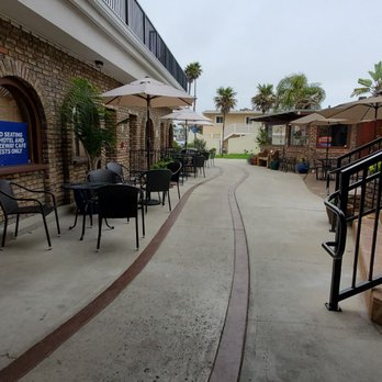 Breezeway Cafe - Outdoor seating - Breakfast & Brunch Near Me - Pismo Beach, California