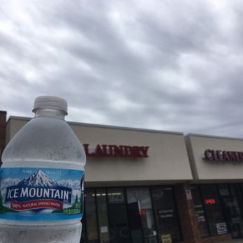 Kingsport Coin Laundry - Do not hydrate before coming here. They no have bathroom. - Laundromat Near Me - Schaumburg, Illinois
