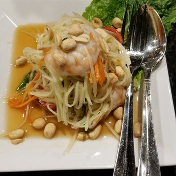 Pad Thai Restaurant - Green papaya salad - Thai Near Me - Calgary, Alberta