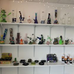 Big Heads Gift Shop