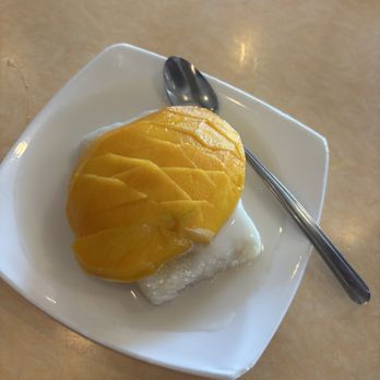 Mai Lee - Mango sticky rice - Vietnamese Near Me - Saint Louis, Missouri Mai Lee - Mango sticky rice - Vietnamese Near Me - Saint Louis, Missouri