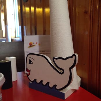 Lena's Seafood - Paper towel rolls on the table - casual but cute. - Seafood Near Me - Salisbury, Massachusetts