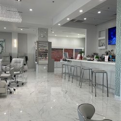 Lux Nail . Bar . Spa