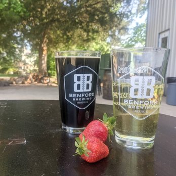 Benford Brewing - a strawberry and a pint glass - Breweries Near Me - Lancaster, South Carolina