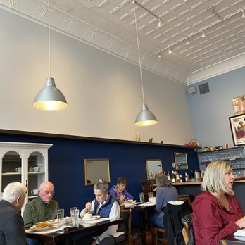 Jinda Thai Restaurant - Interior busy Friday lunch crowd - Thai Near Me - Albany, Oregon Jinda Thai Restaurant - Interior busy Friday lunch crowd - Thai Near Me - Albany, Oregon