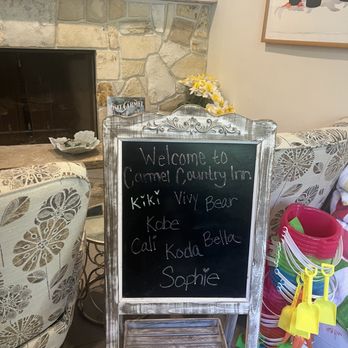 Carmel Country Inn - Welcome to all the dogs - Hotels Near Me - Carmel, California Carmel Country Inn - Welcome to all the dogs - Hotels Near Me - Carmel, California