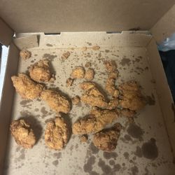 Casey's - This is supposedly 16 boneless wings. They're hard and seem old . If you feel this is 16 boneless wings, why use this big of a box?