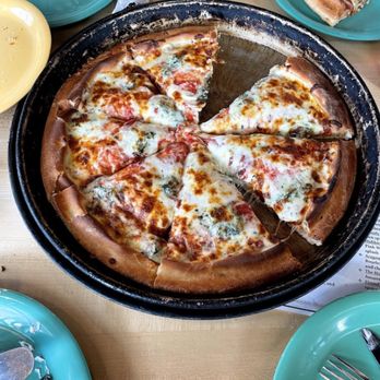 Bilbo's Pizza in A Pan - Pizza Near Me - Kalamazoo, Michigan