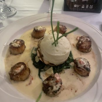 Lara’s Fine Dining - Scallops with some type of white cream sauce - Italian Near Me - Richmond, California