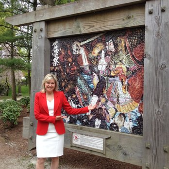 Kariya Park - Mayor Bonnie Crombie shows off a mural during a media event held in June 2019. - Parks Near Me - Mississauga, Ontario Kariya Park - Mayor Bonnie Crombie shows off a mural during a media event held in June 2019. - Parks Near Me - Mississauga, Ontario