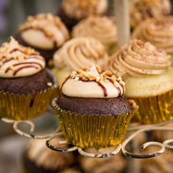 Kendra's Country Bakery - Chocolate Peanut Butter & Vanilla Espresso Cupcakes
